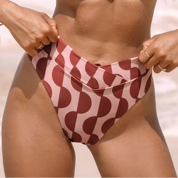 Super Bloom Asymmetrical Cutout V-Front High-Rise Bottoms (WILL SELL AS SET) - Picture 1 of 5